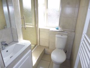 shower room- click for photo gallery